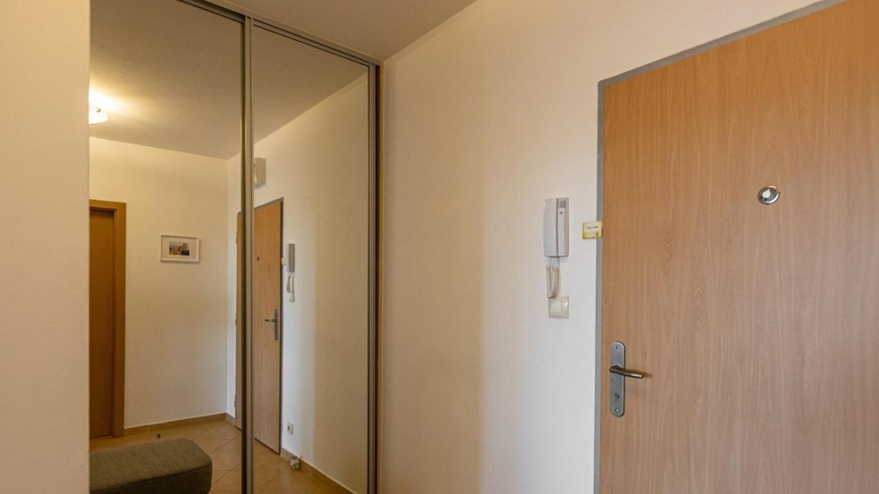 ברטיסלאבה 2 Room Apartment With Terrace, New Building, Jegeho מראה חיצוני תמונה