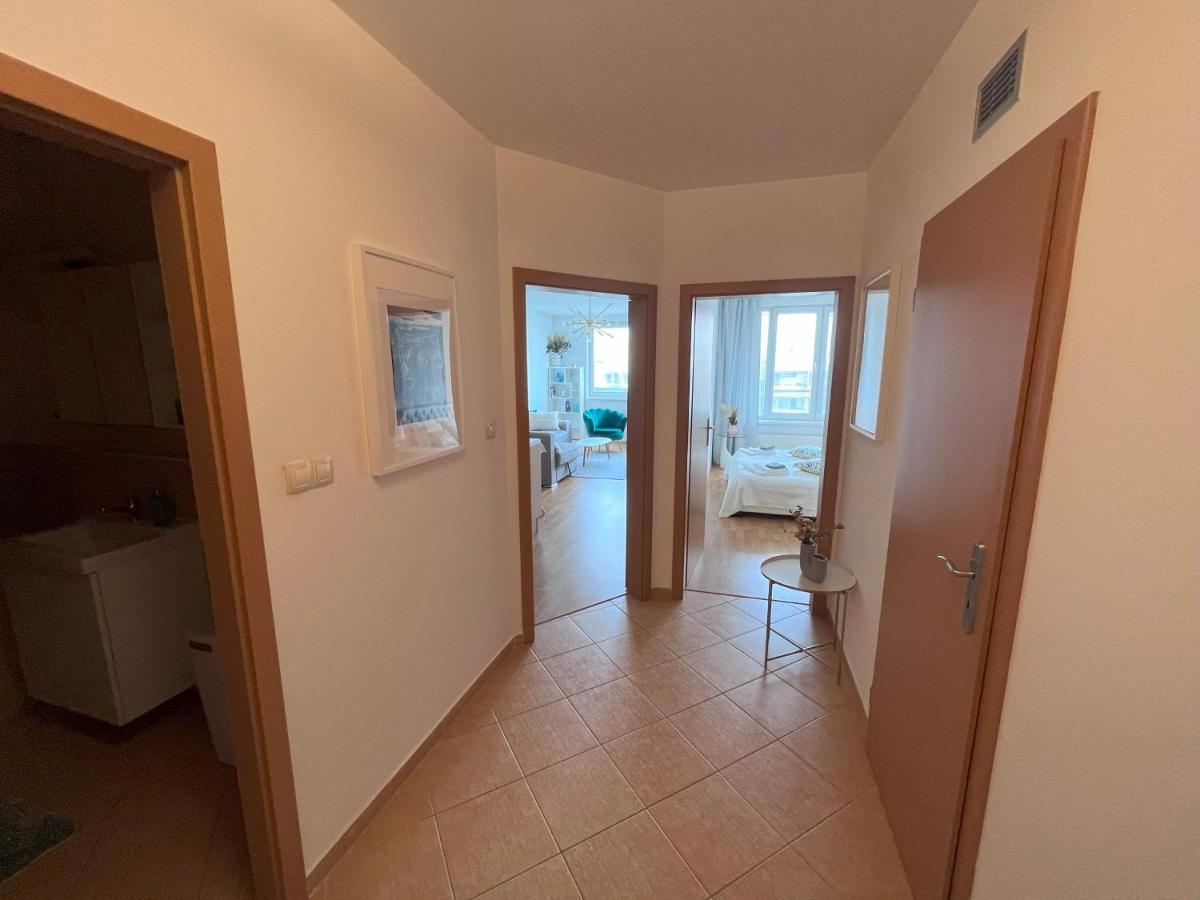 ברטיסלאבה 2 Room Apartment With Terrace, New Building, Jegeho מראה חיצוני תמונה