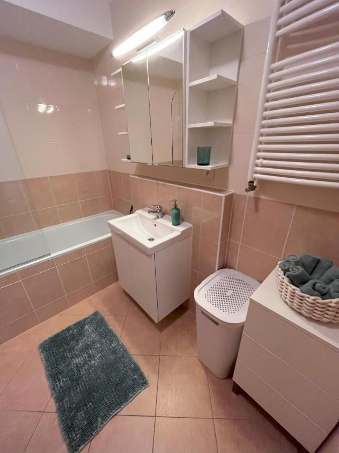 ברטיסלאבה 2 Room Apartment With Terrace, New Building, Jegeho מראה חיצוני תמונה