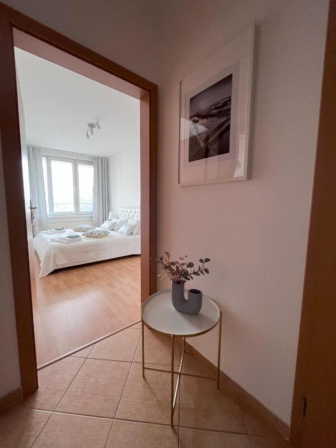 ברטיסלאבה 2 Room Apartment With Terrace, New Building, Jegeho מראה חיצוני תמונה