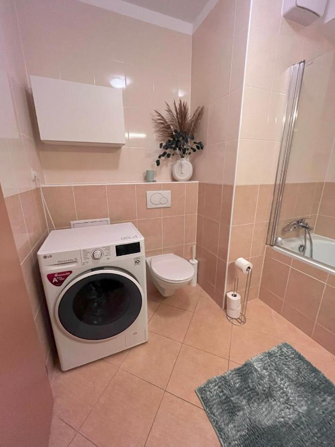 ברטיסלאבה 2 Room Apartment With Terrace, New Building, Jegeho מראה חיצוני תמונה