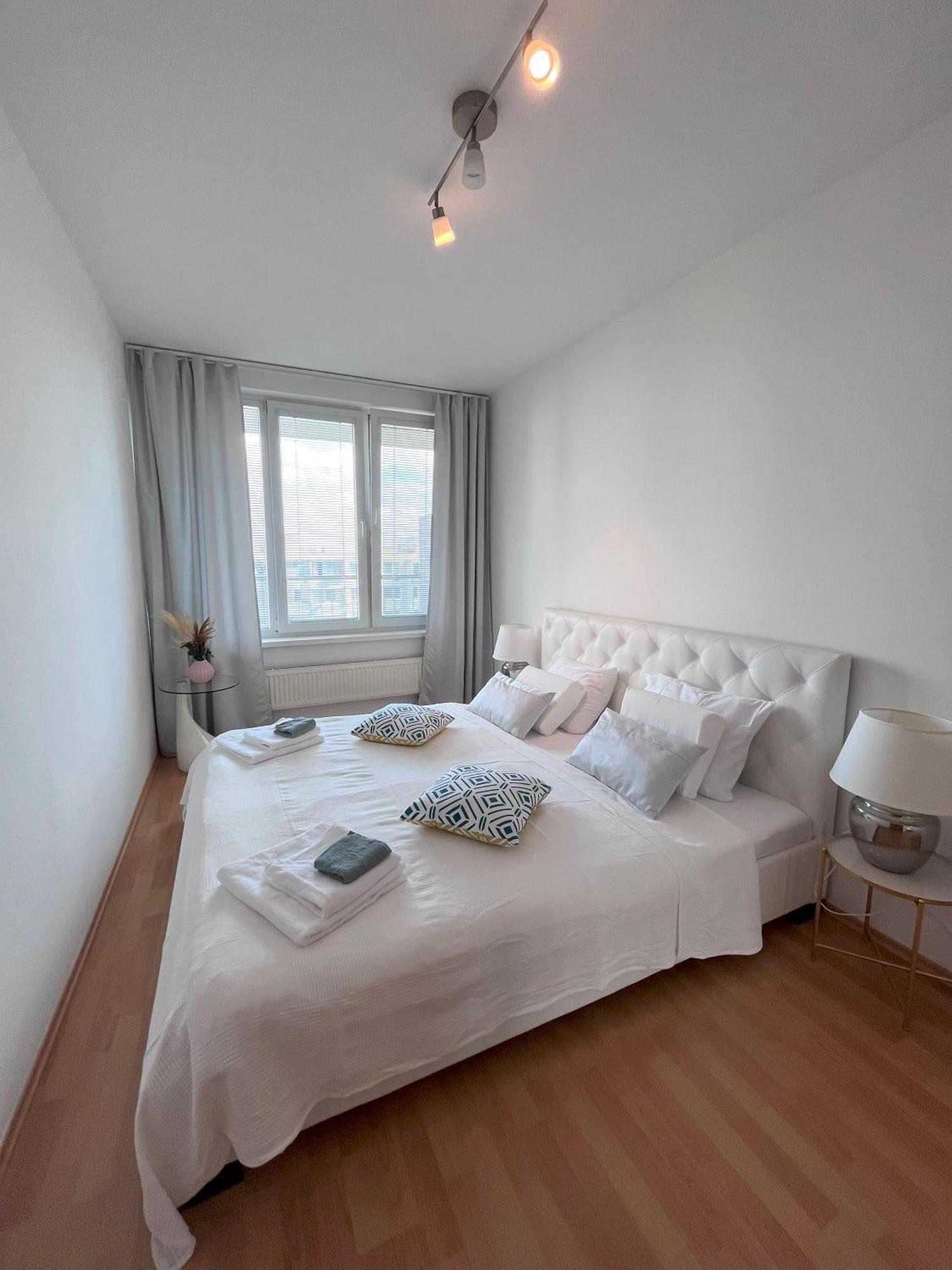 ברטיסלאבה 2 Room Apartment With Terrace, New Building, Jegeho מראה חיצוני תמונה